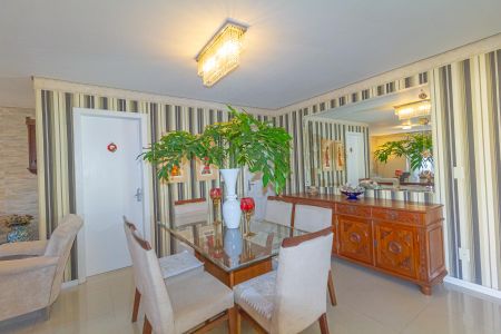 Sala de Jantar de casa à venda com 3 quartos, 170m² em Niterói, Canoas