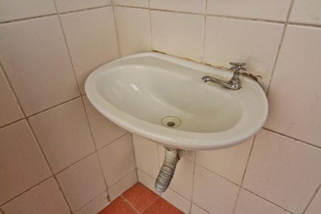 Banheiro de casa para alugar com 1 quarto, 45m² em Vila Zat, São Paulo