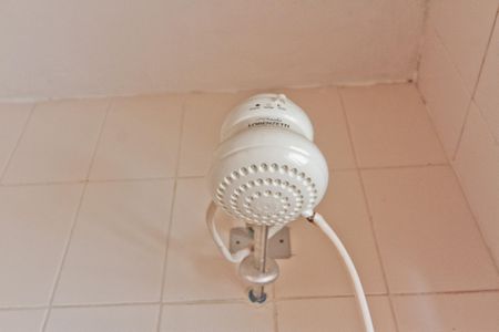 Banheiro de casa para alugar com 1 quarto, 45m² em Vila Zat, São Paulo