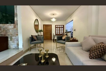 Sala de casa à venda com 4 quartos, 446m² em Carlos Prates, Belo Horizonte