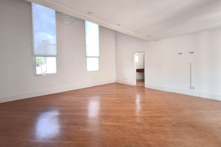 Sala de Estar de casa de condomínio para alugar com 6 quartos, 459m² em Swiss Park, Campinas