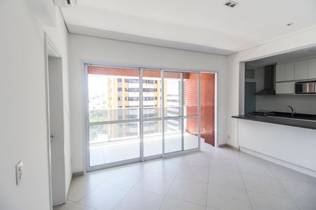 Sala de apartamento à venda com 1 quarto, 55m² em Empresarial 18 do Forte, Barueri