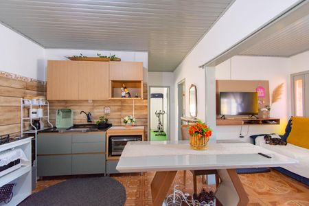 Casa à venda com 2 quartos, 300m² em Mathias Velho, Canoas