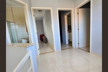 Corredor de casa de condomínio à venda com 3 quartos, 200m² em Cidade Universitária, Campinas