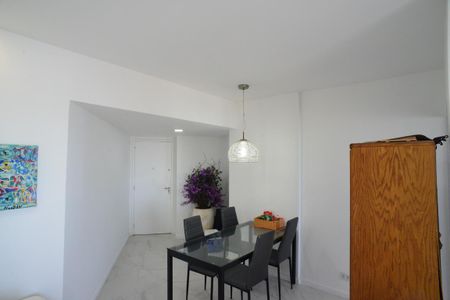 Sala de apartamento para alugar com 1 quarto, 50m² em Barra da Tijuca, Rio de Janeiro
