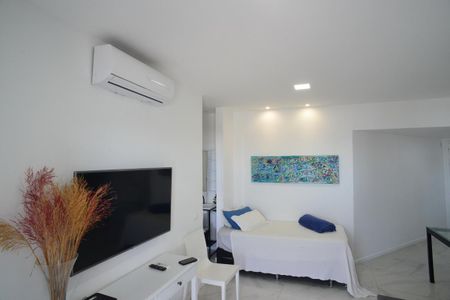 Sala de apartamento para alugar com 1 quarto, 50m² em Barra da Tijuca, Rio de Janeiro
