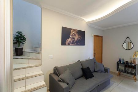 Sala de apartamento à venda com 2 quartos, 105m² em Cabral, Contagem