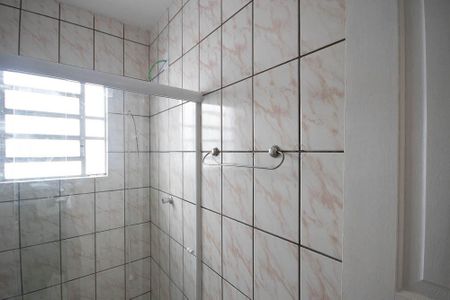 Banheiro de casa para alugar com 2 quartos, 55m² em Vila Sabrina, São Paulo