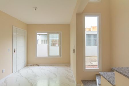 Sala de casa de condomínio à venda com 2 quartos, 89m² em Centro, Canoas