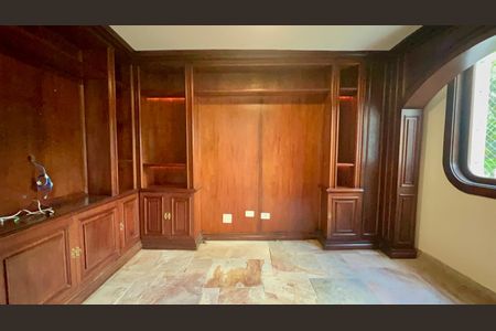 Sala de TV de apartamento à venda com 2 quartos, 198m² em Jardins, São Paulo