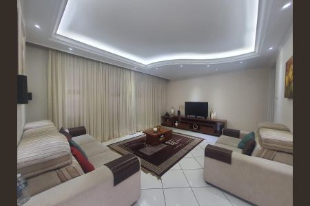 Casa à venda com 3 quartos, 240m² em Jardim Ocara, Santo André