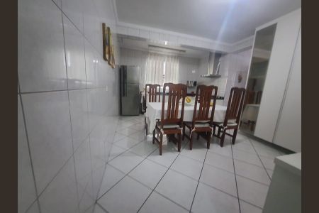 Casa à venda com 3 quartos, 240m² em Jardim Ocara, Santo André