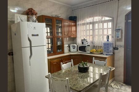 Casa à venda com 4 quartos, 303m² em Vila Scarpelli, Santo André