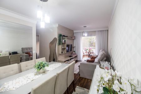 Sala de apartamento à venda com 3 quartos, 80m² em Jardim Tupanci, Barueri