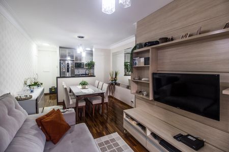 Sala de apartamento à venda com 3 quartos, 80m² em Jardim Tupanci, Barueri