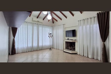 Sala de casa para alugar com 4 quartos, 290m² em Campeche Central, Florianópolis