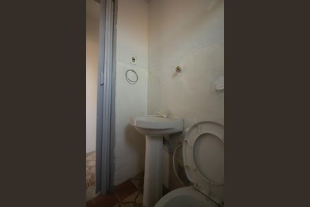 Banheiro de apartamento para alugar com 2 quartos, 55m² em Trindade, São Gonçalo