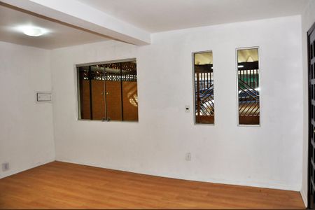 Sala de casa à venda com 3 quartos, 133m² em Vila Cruz das Almas, São Paulo