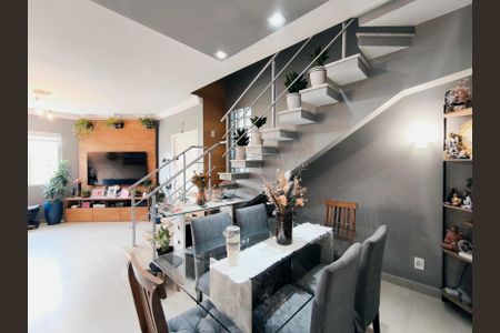 Sala de casa de condomínio à venda com 3 quartos, 160m² em Medeiros, Jundiaí