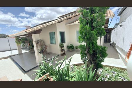 Fachada de casa à venda com 3 quartos, 600m² em Várzea, Lagoa Santa