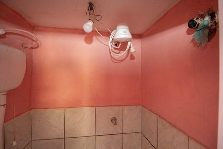 Banheiro de kitnet/studio para alugar com 1 quarto, 35m² em Setor Habitacional Vicente Pires, Brasília