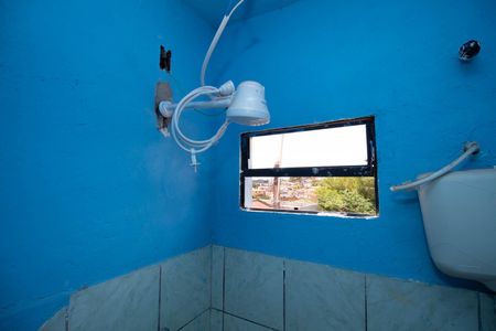 Banheiro de kitnet/studio para alugar com 1 quarto, 30m² em Setor Habitacional Vicente Pires, Brasília