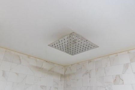 Banheiro de apartamento para alugar com 1 quarto, 45m² em Bethaville I, Barueri