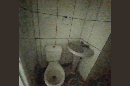 Banheiro de casa para alugar com 2 quartos, 50m² em Jardim Raposo Tavares, São Paulo