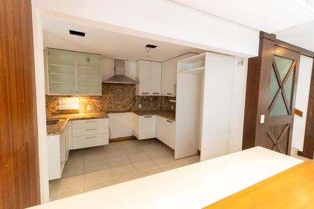 Cozinha de casa de condomínio para alugar com 4 quartos, 400m² em Jardim Isabel, Porto Alegre