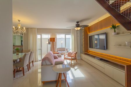 Sala de casa de condomínio à venda com 3 quartos, 160m² em Centro, Canoas