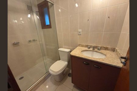 Banheiro de apartamento para alugar com 3 quartos, 128m² em Chácara das Pedras, Porto Alegre