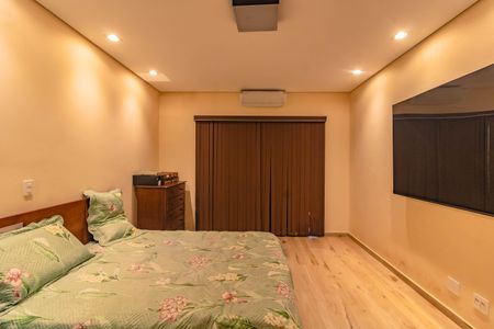 Casa à venda com 4 quartos, 449m² em Cidade Vargas, São Paulo