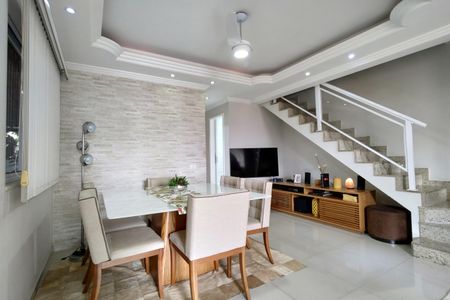 Sala de casa de condomínio para alugar com 3 quartos, 200m² em Pechincha, Rio de Janeiro