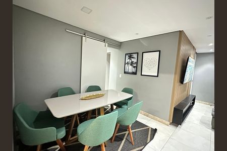 Sala de casa de condomínio à venda com 2 quartos, 140m² em Vila Jacuí, São Paulo