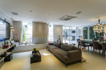 Sala de casa de condomínio à venda com 3 quartos, 300m² em Indianópolis, São Paulo