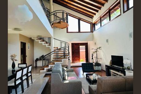 Casa à venda com 3 quartos, 443m² em Interlagos, São Paulo