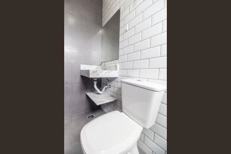 Banheiro de kitnet/studio para alugar com 1 quarto, 25m² em Jardim das Belezas, Carapicuíba