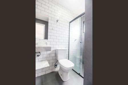 Banheiro de kitnet/studio para alugar com 1 quarto, 25m² em Jardim das Belezas, Carapicuíba