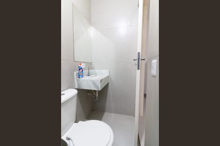 Banheiro Social de kitnet/studio para alugar com 1 quarto, 20m² em Vila Butantã, São Paulo