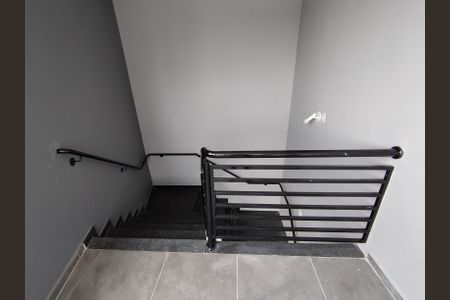 Escada de kitnet/studio à venda com 1 quarto, 37m² em Vila Brasilio Machado, São Paulo