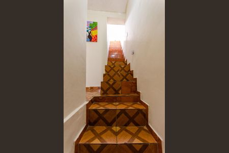 Escada de casa para alugar com 2 quartos, 70m² em Jardim Almanara, São Paulo