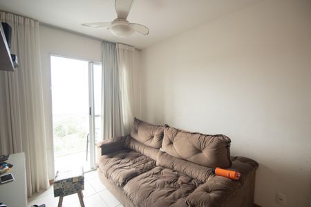 Sala de apartamento para alugar com 2 quartos, 55m² em Estrela do Norte, São Gonçalo