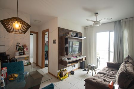 Sala de apartamento para alugar com 2 quartos, 55m² em Estrela do Norte, São Gonçalo