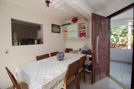 Sala de TV de casa à venda com 4 quartos, 196m² em Jardim Santo Elias, São Paulo