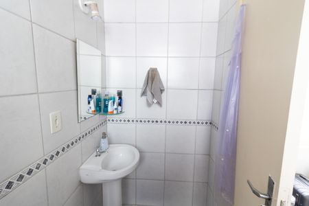 Banheiro de kitnet/studio à venda com 1 quarto, 26m² em Santana, Porto Alegre