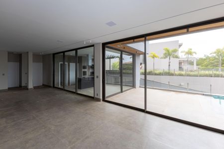 Sala de casa de condomínio para alugar com 6 quartos, 480m² em Alphaville, Nova Lima