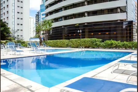 Piscina de kitnet/studio à venda com 1 quarto, 32m² em Jardins, São Paulo