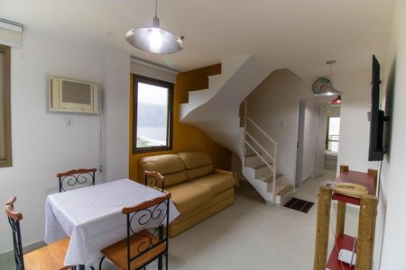 Sala de apartamento para alugar com 2 quartos, 100m² em Camboinhas, Niterói
