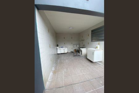 Casa à venda com 3 quartos, 130m² em Jardim Santo Elias, São Paulo