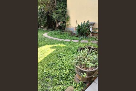 Casa à venda com 3 quartos, 200m² em Jardim Itacolomi, São Paulo